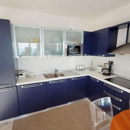 Superbe 3p Moderne Face Mer Avec Grande Terrasse, Clim, Proche Plage Et Commerces - Fr-1-196-254 Apartment